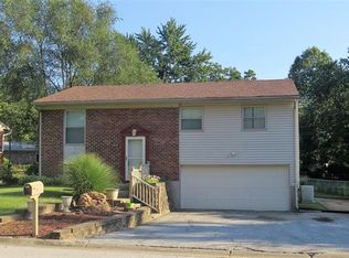 205 Saturn Dr, Godfrey, IL 62035
