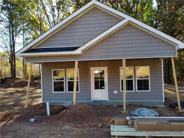 736 Meadowgreen Village Dr, Eden, NC 27288