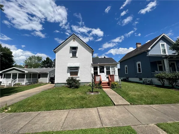 1125 N Main St, Uhrichsville, OH 44683