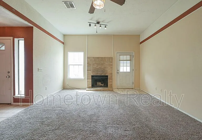 2000 Twisted Oak Cir — Photo 2