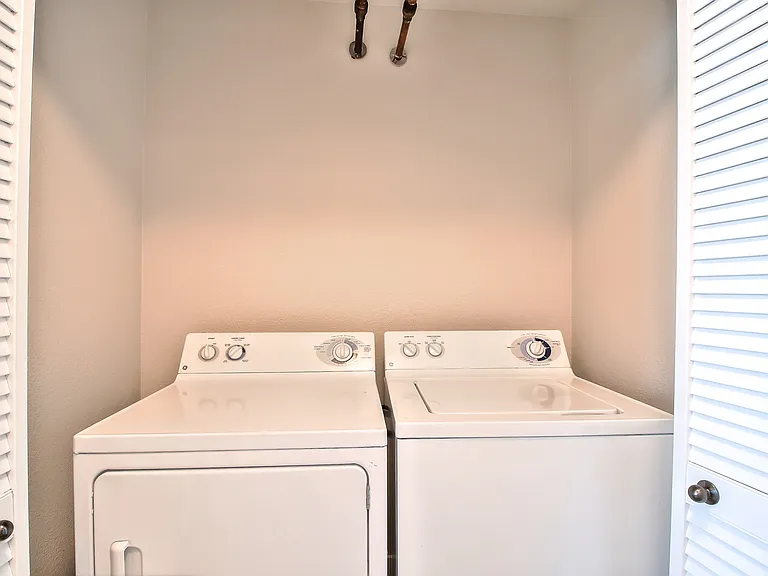 Catalina Luxury Apartments — Photo 47