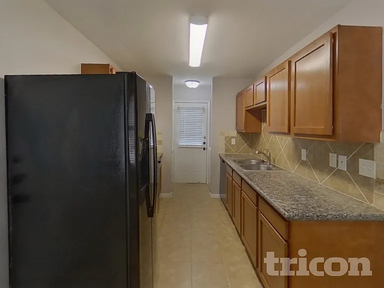 10951 Royal Forest Dr — Photo 7