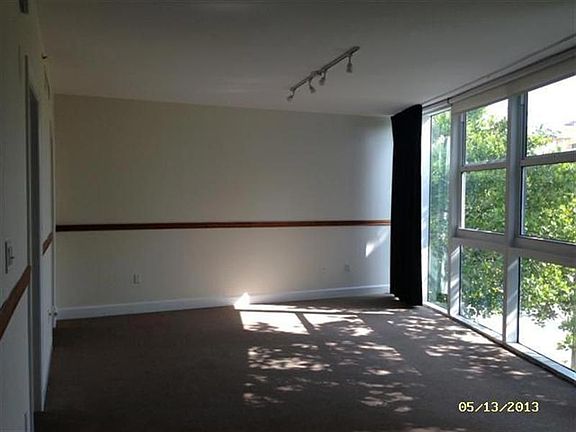 4th image of 1000 S Pointe Dr #Townhouse A8