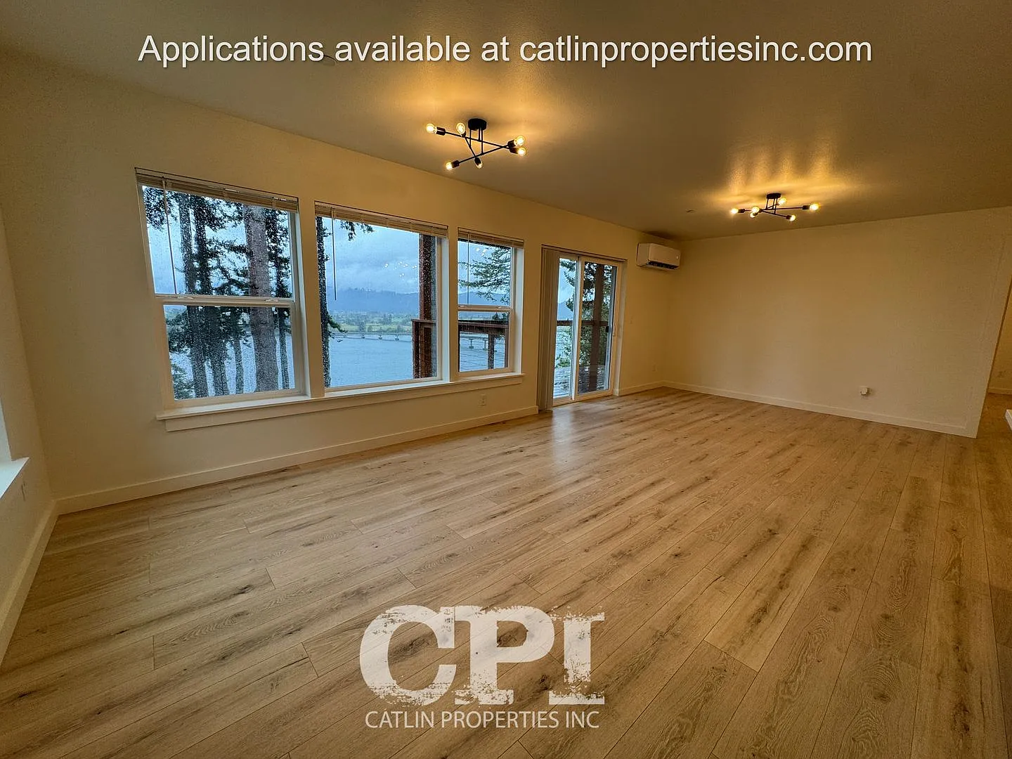 572 Columbia St — Photo 4