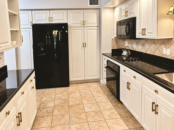 3rd image of 40 Village Rd #511
