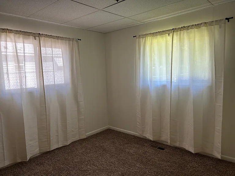 Nice sized main bedroom