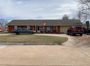 701 Canary Ln, Enid, OK 73703