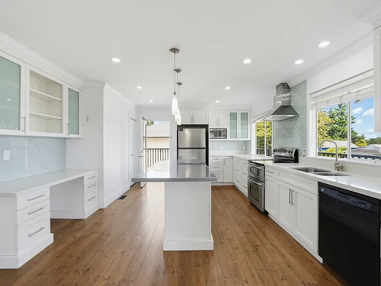 1341 Parker St — Photo 12