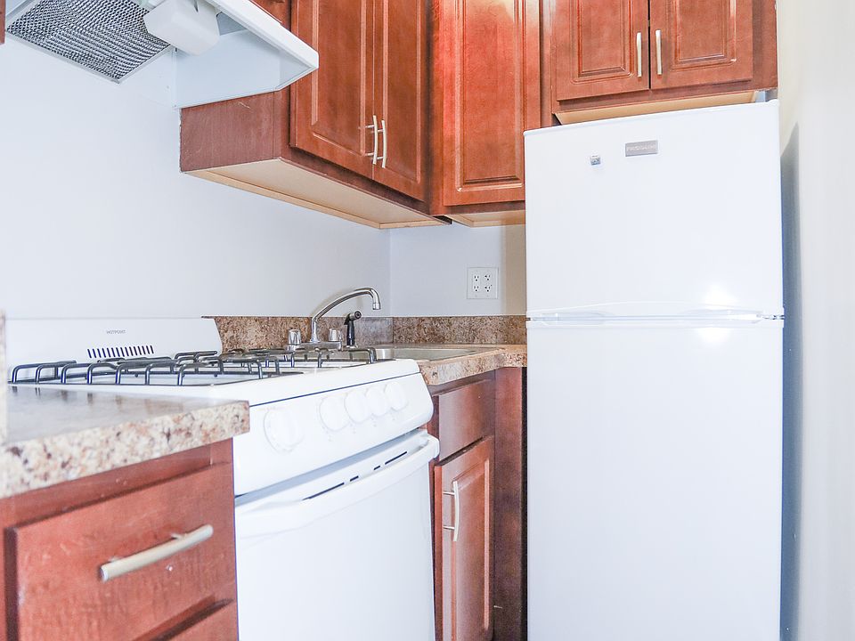 1st image of 3727 N Pine Grove Ave APT 209