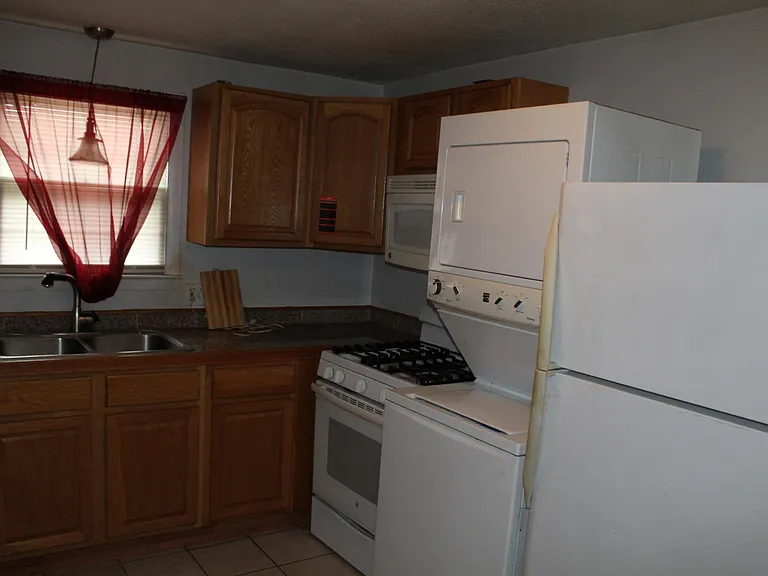 243 Robeson St #6 — Photo 11