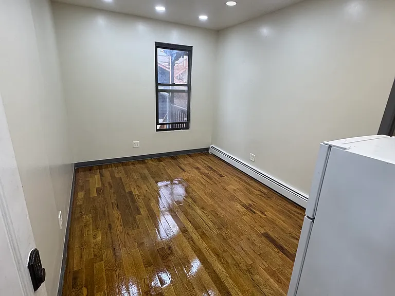 154 Clarence St #3 — Photo 6