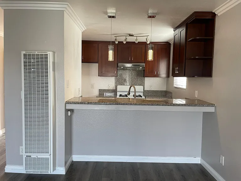 1043 Temple Ave #8 — Photo 2