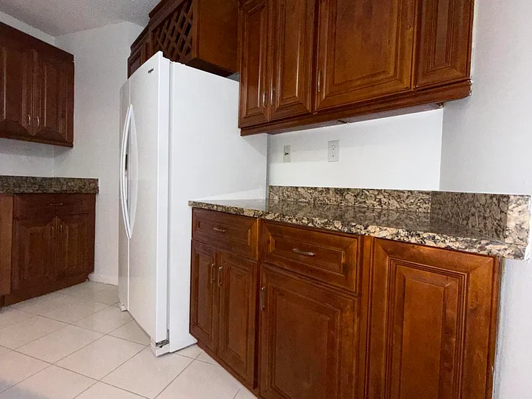 3757 Victoria Dr — Photo 5