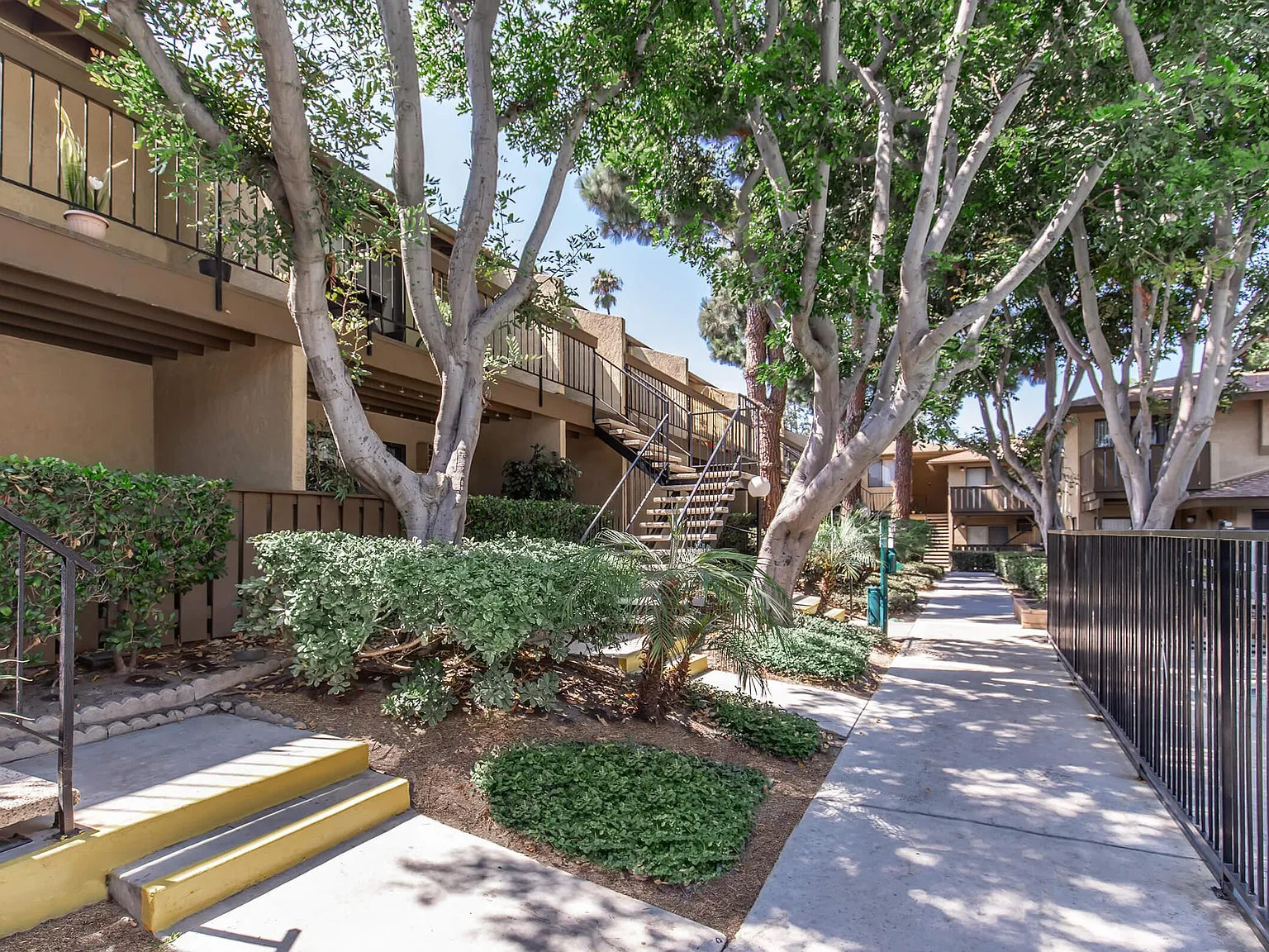 Palm Lane Apartment Homes — Photo 2