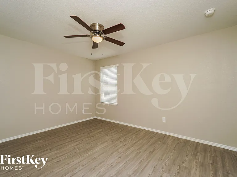 2402 Double Oak Dr — Photo 8
