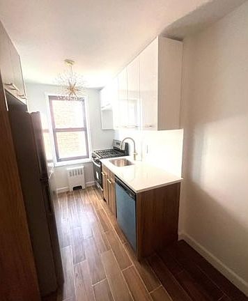4th image of 555 McLean Ave APT 5G
