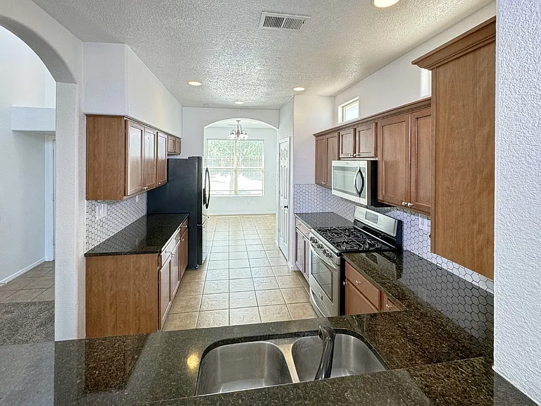 2036 Violeta Way SE — Photo 7
