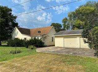 490 E 5th St, Neoga, IL 62447