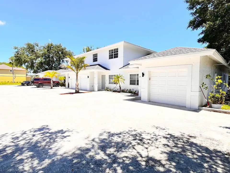1434 Hawthorne Pl