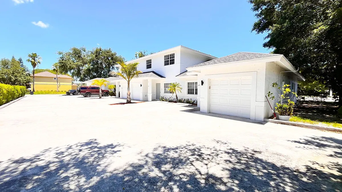 Building Photo - 1440 Hawthorne Pl