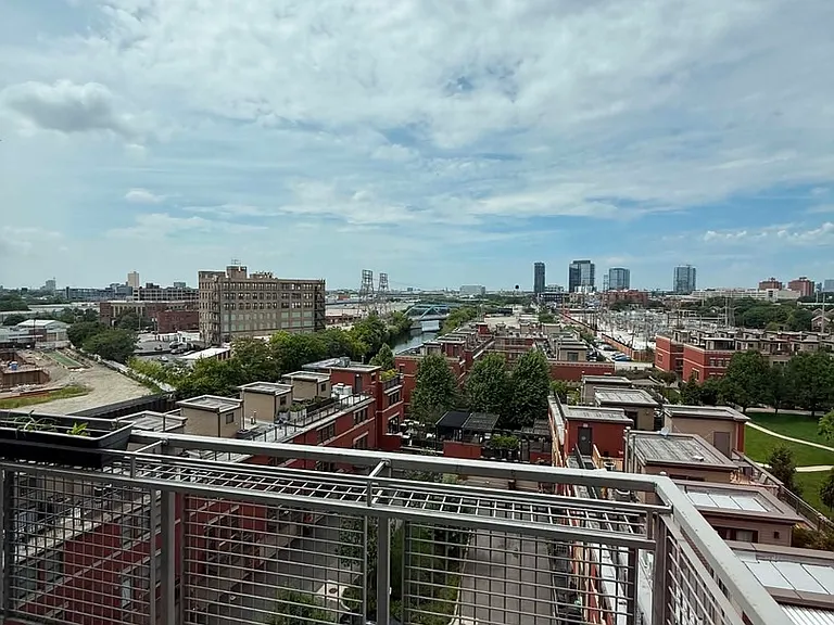 1000 N Kingsbury St #707 — Photo 32