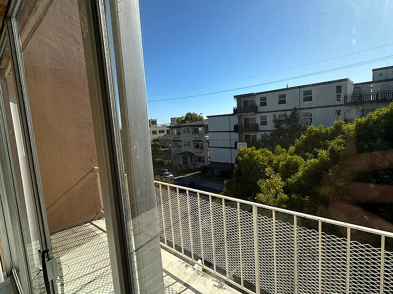 2533 Hillegass Ave #301 — Photo 9