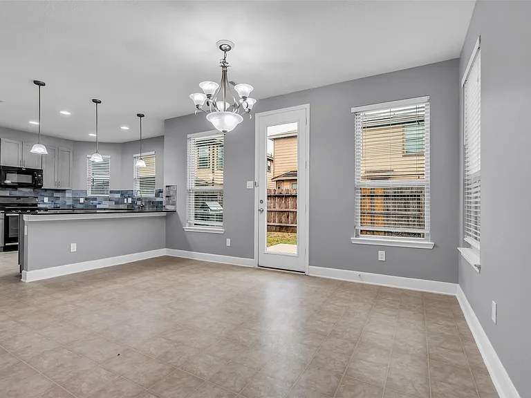 2707 Volute Ct — Photo 8