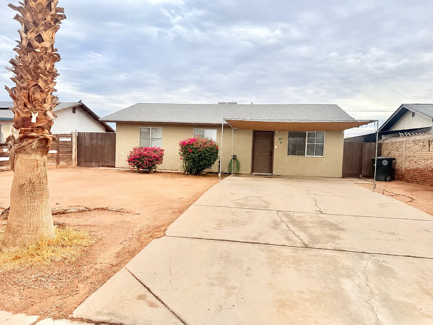 3 bed, 954 sqft, $1,300 — Photo 1