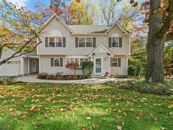 160 Spruce St, Midland Park Boro, NJ 07432