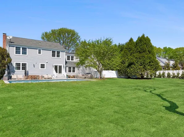 28 Dundee Ln, Southampton, NY 11968