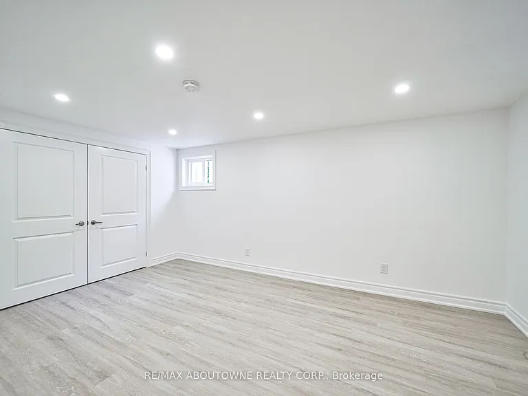 4395 Longmoor Dr #LOWER — Photo 14