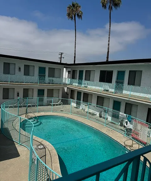 Gallatin Apartments — Photo 2