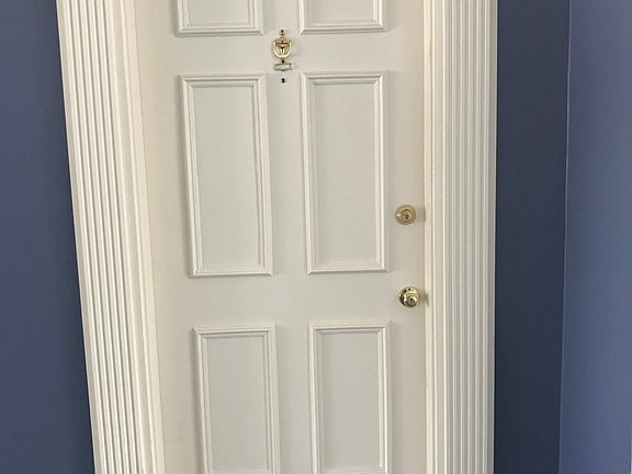 4th image of 474 Fox Hills Dr N APT 6