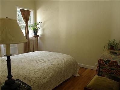 4th image of 211-213 Barry Dr