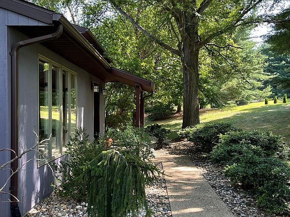 4th image of 2 Folly Farms Ct