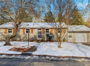 42 Orchard Dr, Scituate, RI 02831