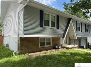 10544 R St, Omaha, NE 68127