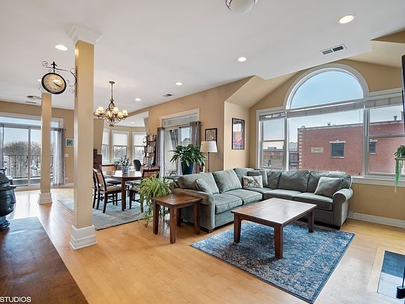 2nd image of 3201 N Wolcott Ave APT 4A