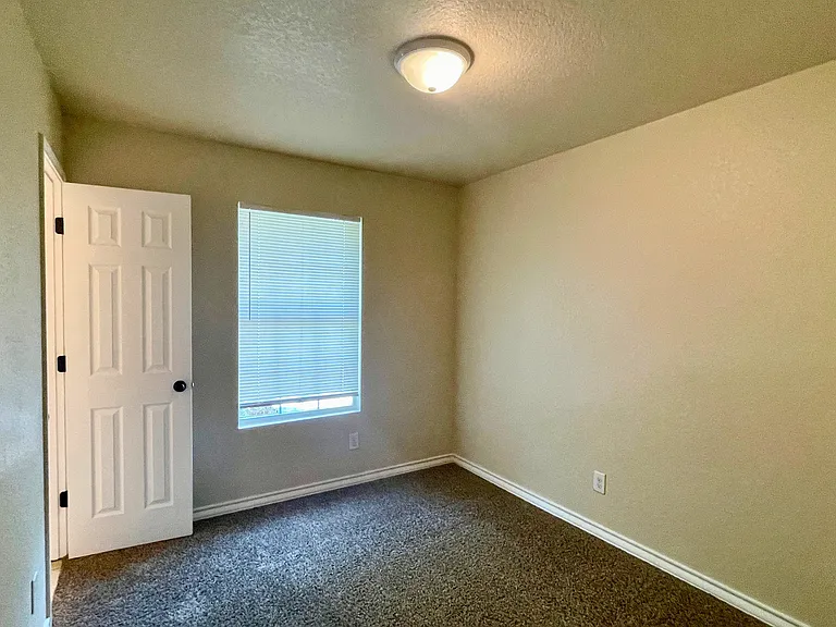 4832 Appleseed Ct — Photo 11