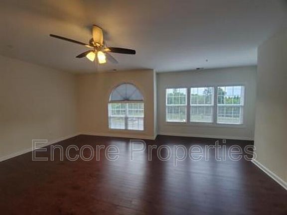 3rd image of 2608 Pennoak Ln Unit E