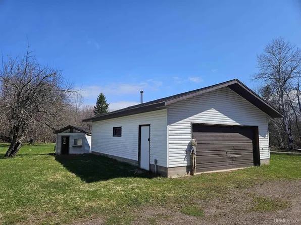 16672 Lakeshore Dr, Ontonagon, MI 49953