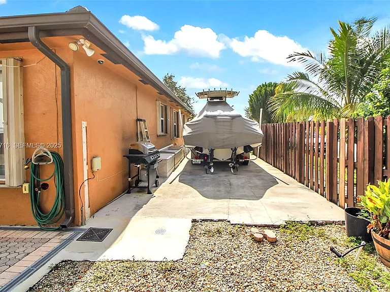 15875 SW 149th Ln — Photo 7