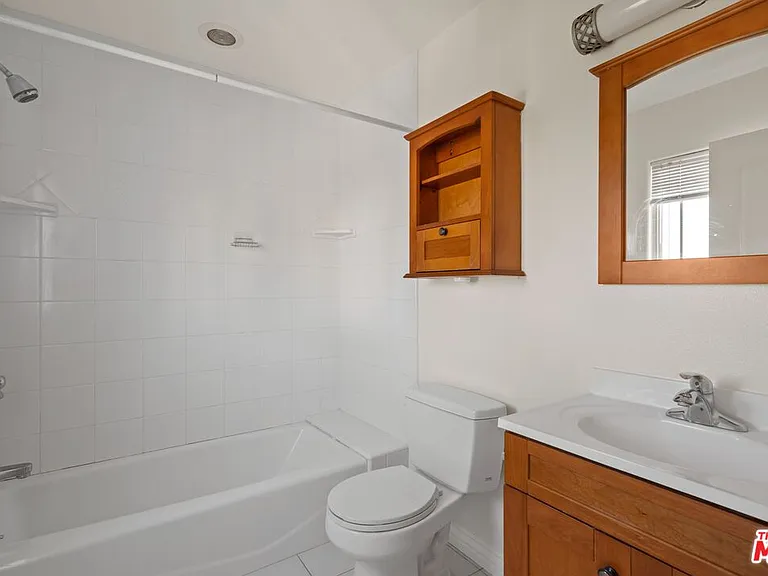 1565 W 218th St — Photo 10