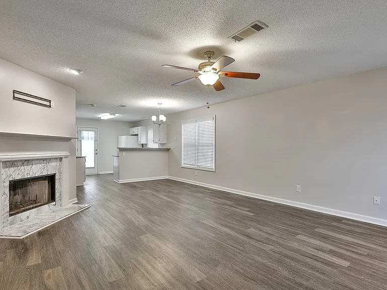 133 Greentree Dr — Photo 4