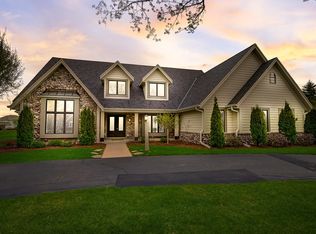 3917 W Gazebo Hill Pkwy, Mequon, WI 53092
