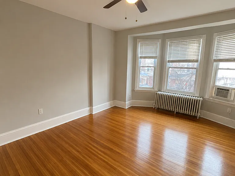 933 S Saint Bernard St — Photo 2