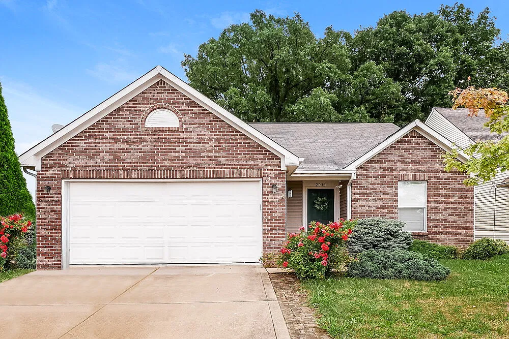 3 bed, 2.0 bath, 1250 sqft, $1,720 — Photo 1