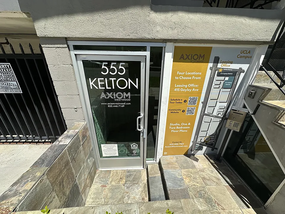 555 KELTON AVENUE, Westwood, CA 90024 - Building Entrance