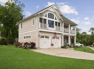 63 Centershore Rd, Centerport, NY 11721