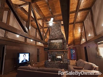 3rd image of 136 Pine Rock Ln